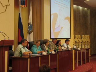 В областном правительстве обсудили актуальные вопросы деятельности представительных органов региона